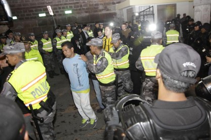 Primer grupo de internos del expenal García Moreno fueron trasladados
