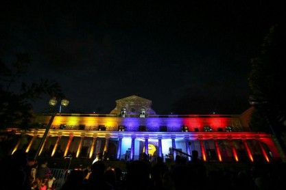 El Palacio de Carondelet se iluminó por el 10 de Agosto