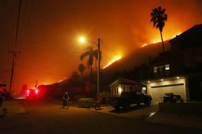 El trabajo de los Bomberos para extinguir los incendios en California