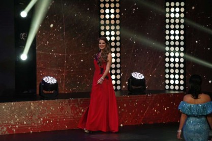 Las candidatas a reina de Quito desfilaron en traje de gala