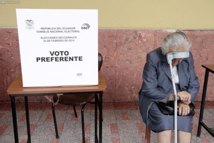 Adultos mayores también se dieron cita para ejercer su voto