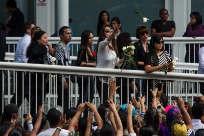 Miles de venezolanos dan el último adiós a Mónica Spear