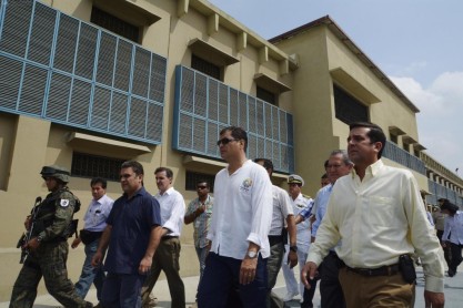 Visita de Rafael Correa a las cárceles de Guayaquil