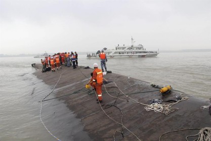 Un barco con 458 personas se hundió en Río Yangtsé de China