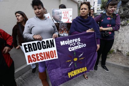 Plantón de las mujeres agredidas por la guardia turca