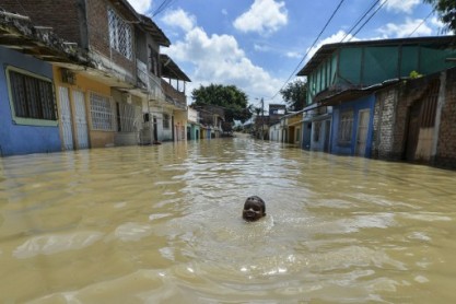 Estado crítico por desbordamiento de río en Colombia