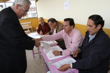 Decisión 2014, candidatos a la alcaldía y prefectura ejercen su voto