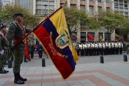 Así se brindó homenaje a la bandera de Ecuador en Quito