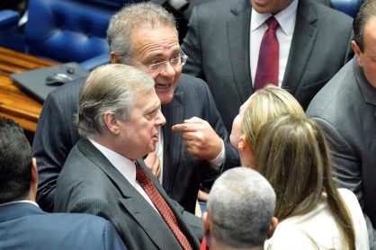 Gritos e insultos interrumpen juicio de destitución contra Dilma