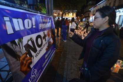 Vigilia en Cuenca por periodistas de El Comercio