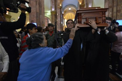 El último adiós a Monseñor Luna Tobar