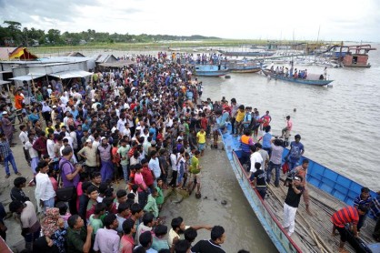 Centenares de desaparecidos por naufragio de ferry en Bangladesh