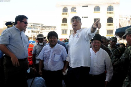 Presidentes de Ecuador y Bolivia recorren zonas afectadas por terremoto
