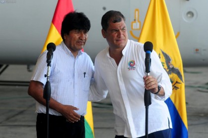 Presidentes de Ecuador y Bolivia recorren zonas afectadas por terremoto