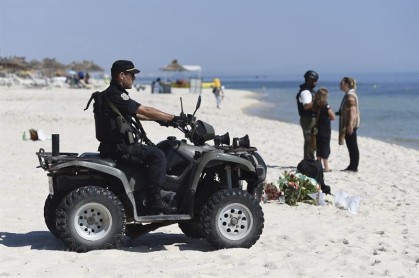 Fuerte presencia policial en Túnez tras atentado
