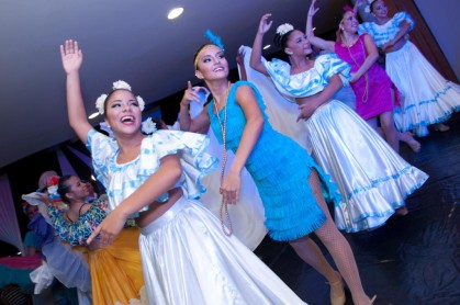 Ecuavisa recibió a los miembros de la Asamblea Informativa con una noche de tradiciones