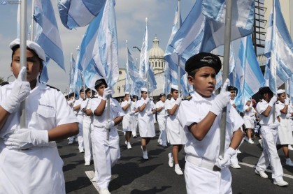 Desfile estudiantil por los 481 años de la Fundación de Guayaquil