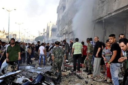 Continua la violencia en Siria, coche bomba deja decenas de heridos