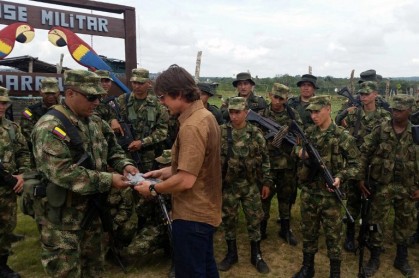 Tom Cruise visita guarnición militar colombiana por su película &#039;Mena&#039;