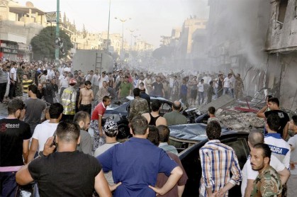 Continua la violencia en Siria, coche bomba deja decenas de heridos