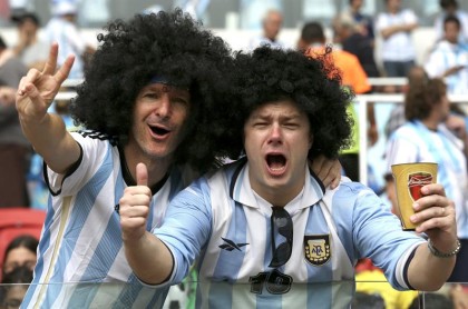 Argentina vence a Nigeria con doblete de Messi