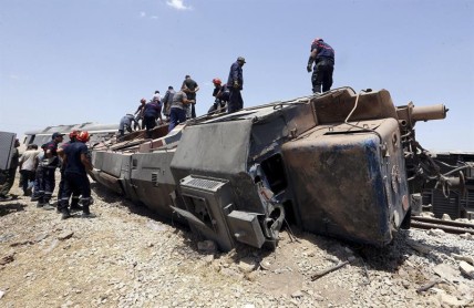 Al menos 17 personas murieron en Túnez por choque de un tren