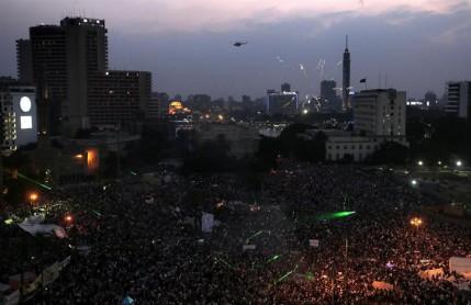 Los egipcios salen en masa a calles de El Cairo esperando la caída de Mursi