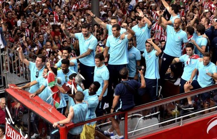 Athletic de Bilbao celebra el triunfo por la Supercopa