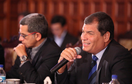 Presidente Correa reconoce &quot;tensiones&quot; con EE.UU. y ataca al neocolonialismo