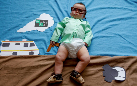 Fotógrafa recrea populares series de televisión usando a su bebé como modelo