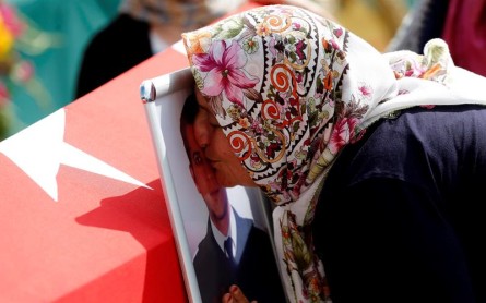 Familiares de las víctimas de Estambul lloran la pérdida de sus seres queridos