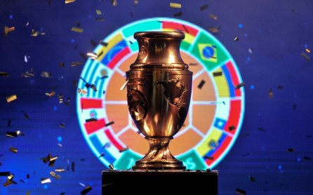 Presentación del trofeo de la Copa América Centenario en Bogotá