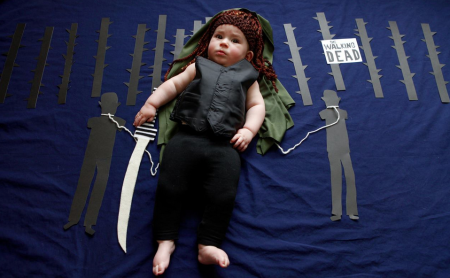 Fotógrafa recrea populares series de televisión usando a su bebé como modelo