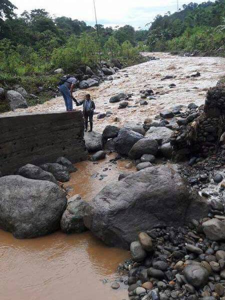 Fuertes lluvias complican actividades de ciudadanos en Piñas y La Maná
