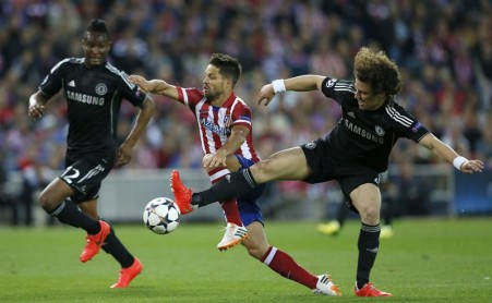 Atlético de Madrid y Chelsea dividen honores en el Calderón