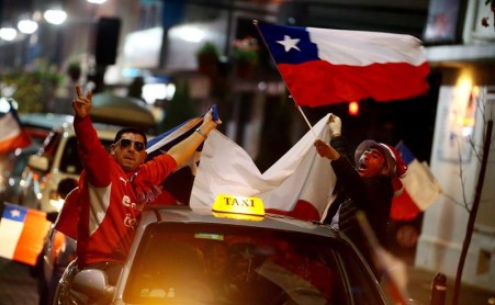 Celebración de los hinchas chilenos en Santiago