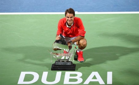 Federer volvió a sonreír en Dubai