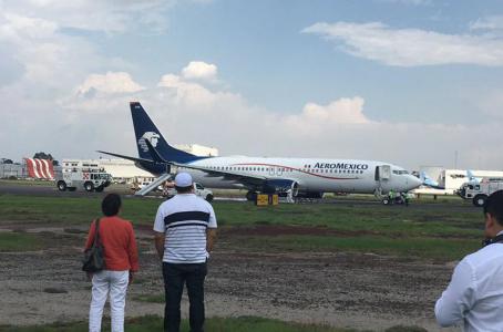 Avión de pasajeros fue evacuado en Ciudad de México por ponchadura de llanta