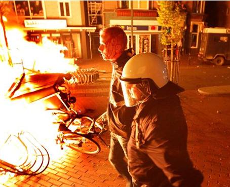 &#039;Fiesta de Facebook&#039; en Holanda dejó varios detenidos y heridos