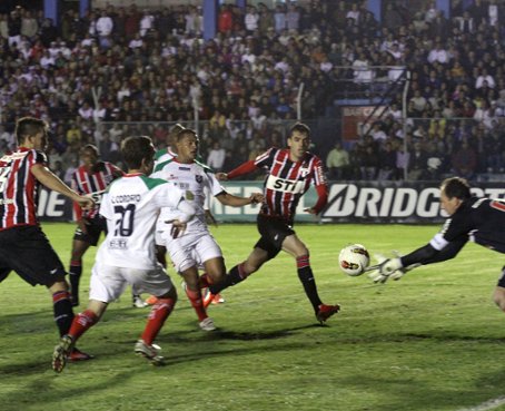 Sao Paulo recibe a Liga de Loja sin su principal goleador