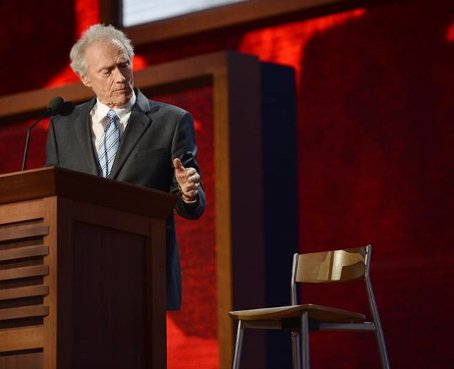 Clint Eastwood divirtió en la noche de la nominación de Romney
