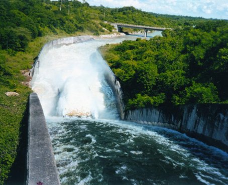 Banco brasileño financiará proyecto hidroeléctrico en Ecuador