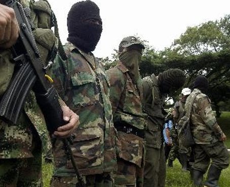 En Ecuador detienen a presunto miembro de las FARC en frontera