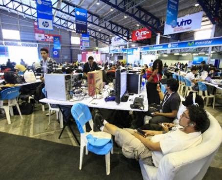 El Campus Party inició en Quito con cerca de 2.500 amantes de la tecnología