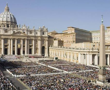 Una cuenta con 40 millones detrás del bloqueo de tarjetas en el Vaticano