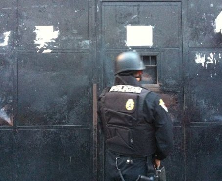 Internas de cárcel de mujeres de Quito se amotinan por muerte de rea