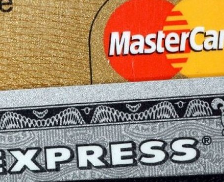Banqueros reclaman por eliminación de cobros en servicios de tarjetas