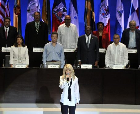 Shakira cantó en inauguración de VI Cumbre de las Américas