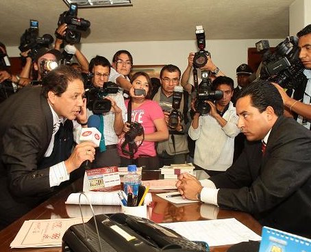 Prohíben salir del país a veedores de contratos de Fabricio Correa