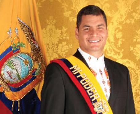 Fotos de Rafael Correa deberán tener un formato y marco específico
